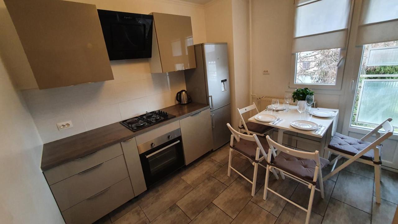 Appartement Avec Parking Gratuit Proche De Village De Marque Bourgoin-Jallieu Exterior foto