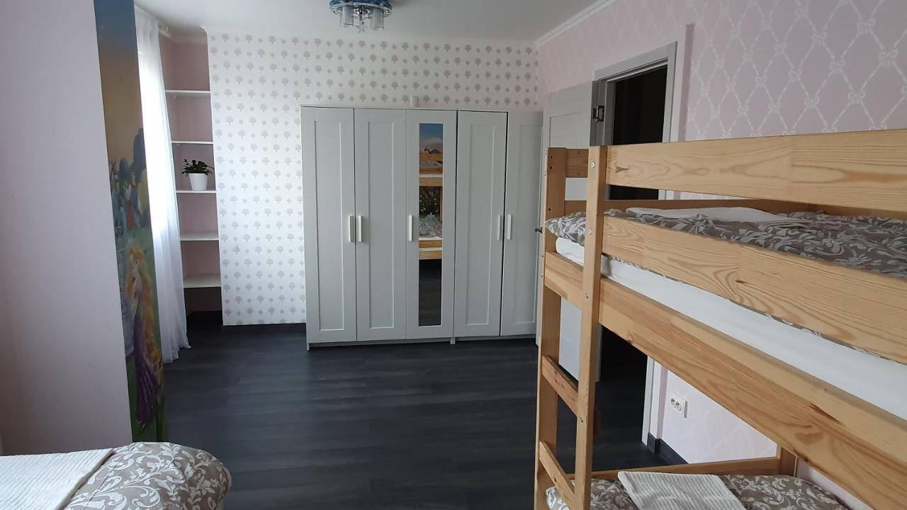 Appartement Avec Parking Gratuit Proche De Village De Marque Bourgoin-Jallieu Exterior foto