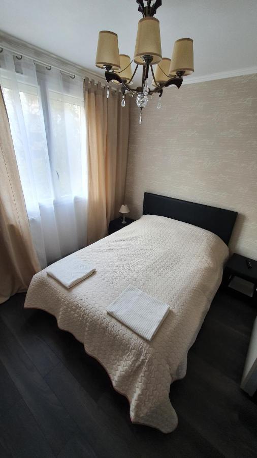 Appartement Avec Parking Gratuit Proche De Village De Marque Bourgoin-Jallieu Exterior foto